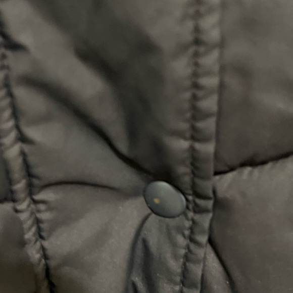 GAP Dark Puffer Vest - Picture 4 of 6
